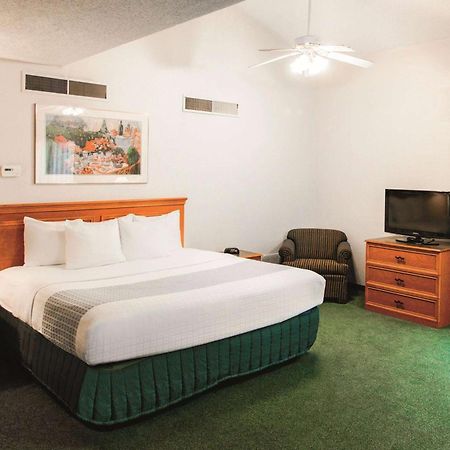 La Quinta Inn By Wyndham Indianapolis Airport Lynhurst Luaran gambar