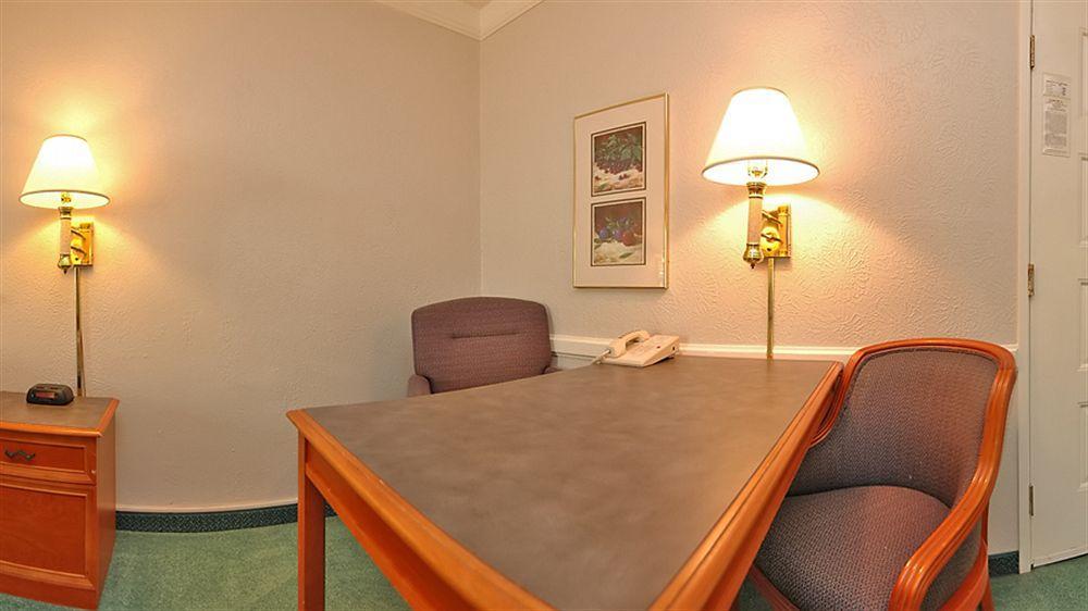 La Quinta Inn By Wyndham Indianapolis Airport Lynhurst Luaran gambar
